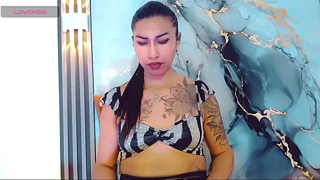 khiara_moretti live sex cam