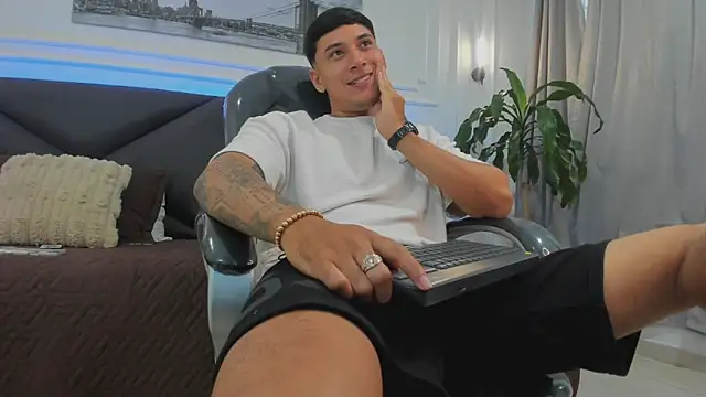 Damian23__ live sex cam