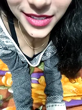 Yours-Zeenat's cam snapshot