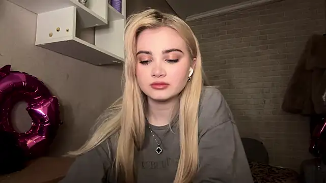 KarissaBoisse live sex cam