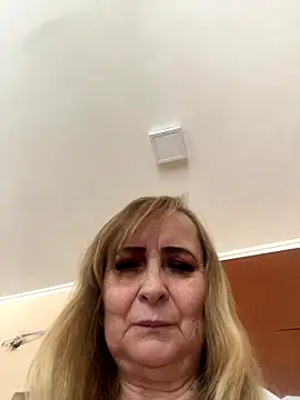 Irina2909@xh live sex cam