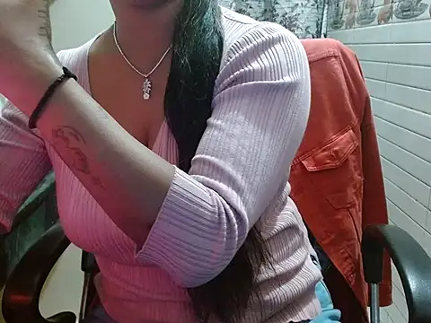 LovingPihu's cam snapshot