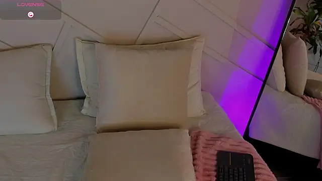 GabiSaenz_'s cam snapshot