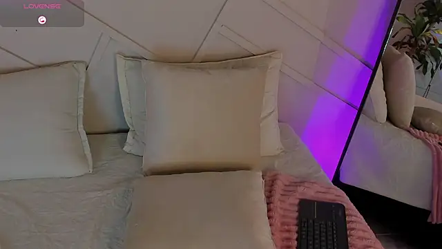 GabiSaenz_'s cam snapshot