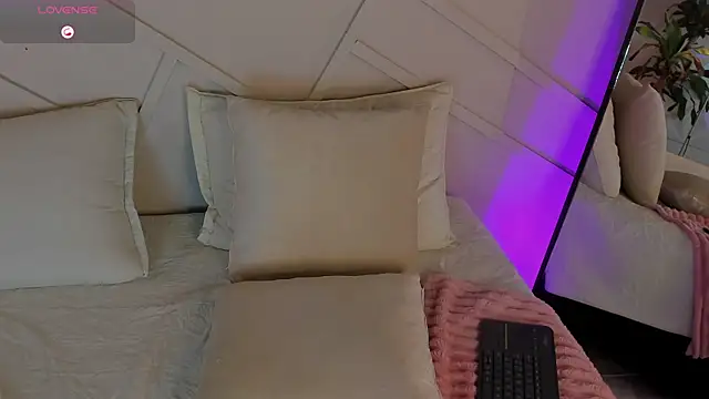 GabiSaenz_'s cam snapshot