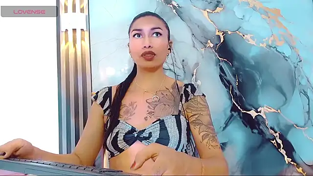 khiara_moretti live sex cam