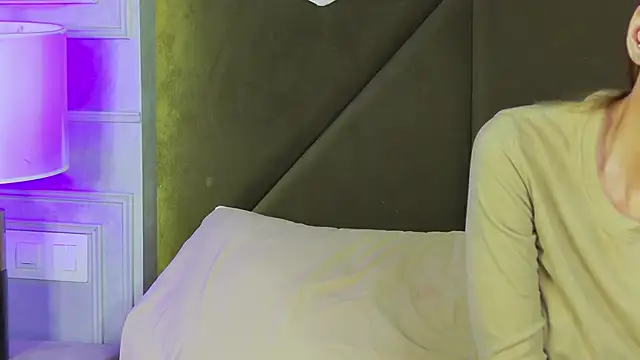 MarilynNova's cam snapshot