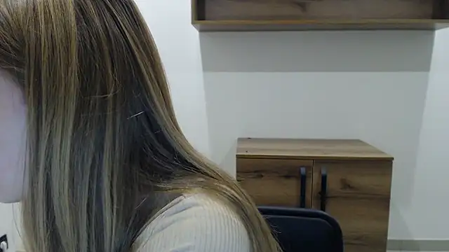 SweetBellaa_'s cam snapshot