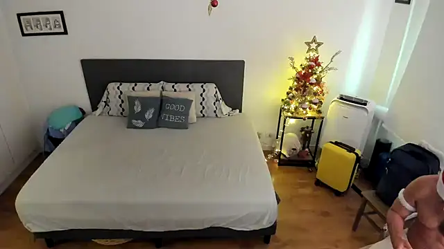 mr_almo's cam snapshot