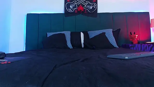 Alisse_Moore's cam snapshot