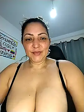 Lunita86 live sex cam