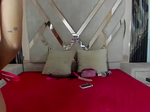 KloeANDbritany live sex cam