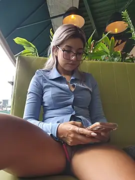 Pretty_roxxyy's cam snapshot