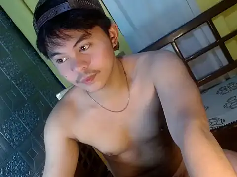 urguy_toshi live sex cam