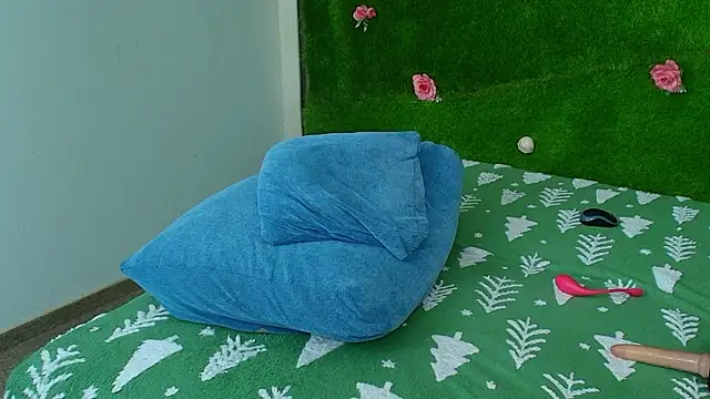 Huge_Titties_'s cam snapshot