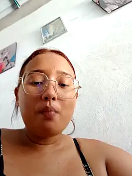 young_dairy01's cam snapshot