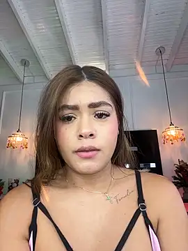 MayaMoanXXX live sex cam