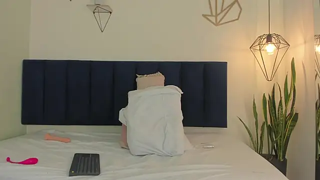 mayaevansmg's cam snapshot