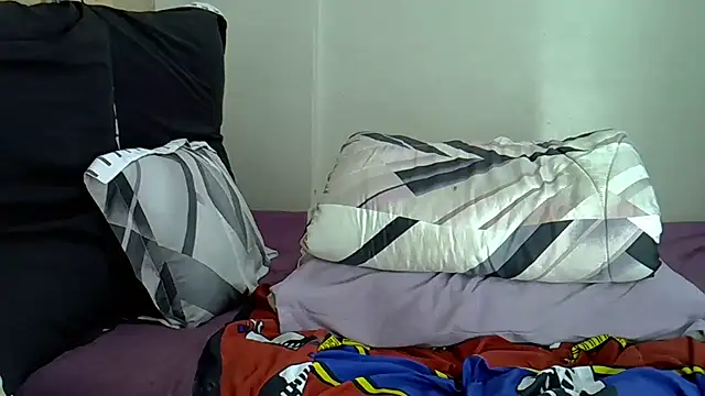 AddictiveAssCurves's cam snapshot