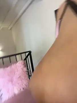 MayaMoanXXX's cam snapshot