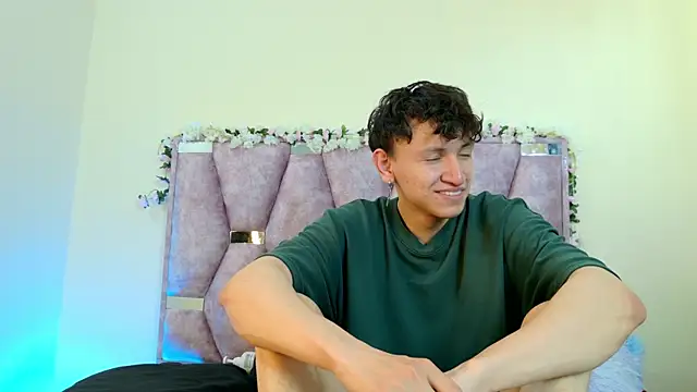 iris_and_damian's cam snapshot