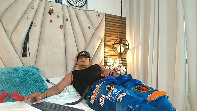 Sharom_Aroom's cam snapshot