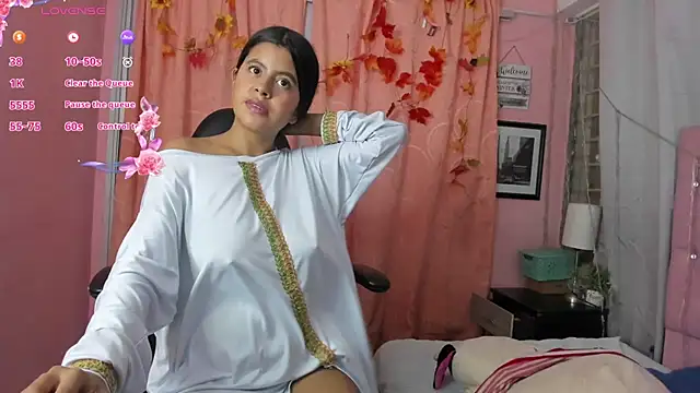 NaylaAbadi live sex cam