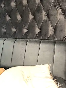 Nicole_Liam_'s cam snapshot