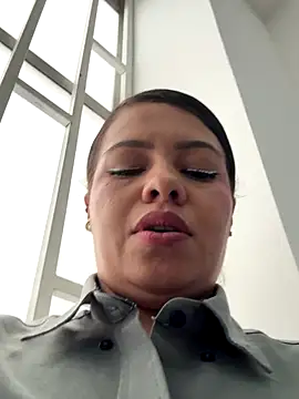 Ariana-07 live sex cam