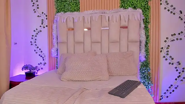 Emma_Nm's cam snapshot