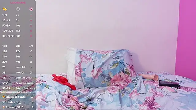 curvybrunnete's cam snapshot