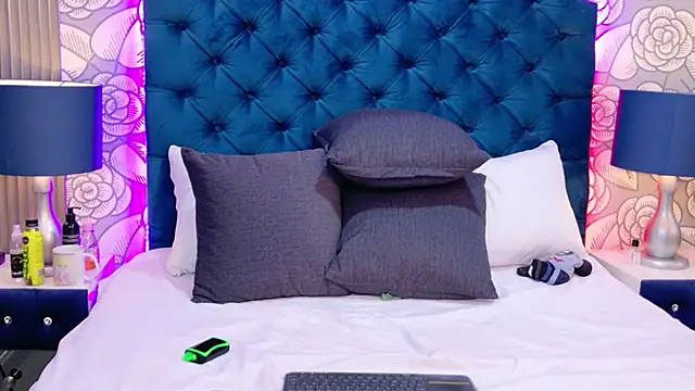 TaniaBlaze's cam snapshot