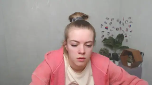 AliceFlirtt_'s cam snapshot