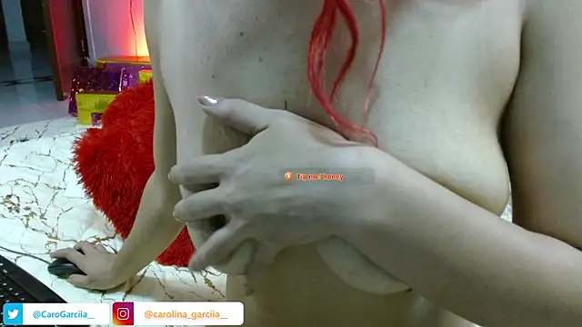 Carolinagarcia12345's cam snapshot