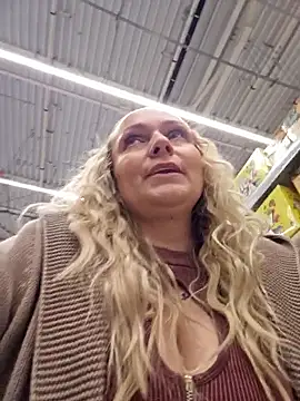 Bondgirl_013's cam snapshot