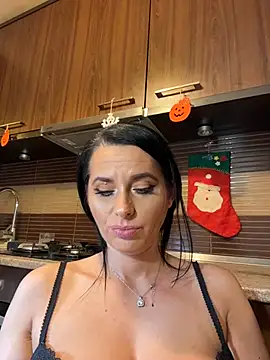 Hotmomcheckk_'s cam snapshot