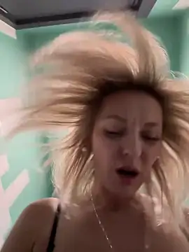 VikaBunny1 live sex cam