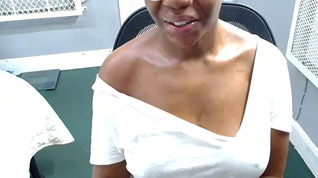 EmeraldDreams's cam snapshot