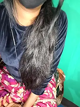 QWEEN7B's cam snapshot