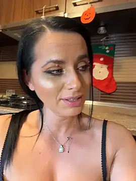 Hotmomcheckk_ live sex cam