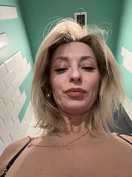 VikaBunny1 live sex cam