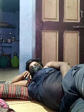 divyatamil143's cam snapshot