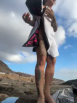 Ninabigtitied's cam snapshot