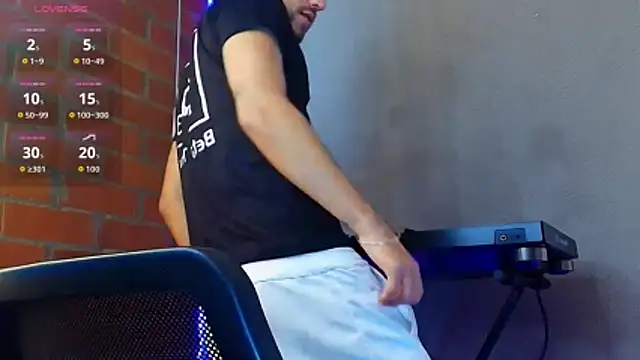 Leandro_valenzuela live sex cam