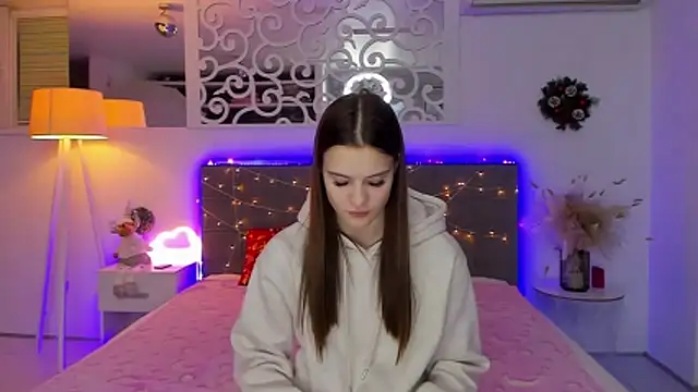 LuisaClover's cam snapshot