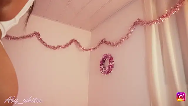 AbyWhitee live sex cam
