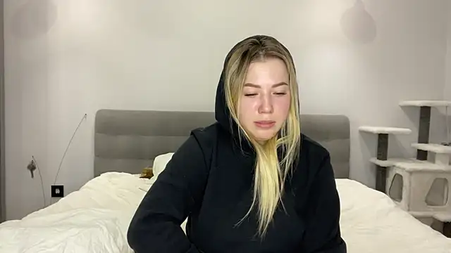 Embersweetbunny's cam snapshot