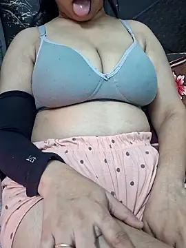 ANANYA-TIWARI's cam snapshot