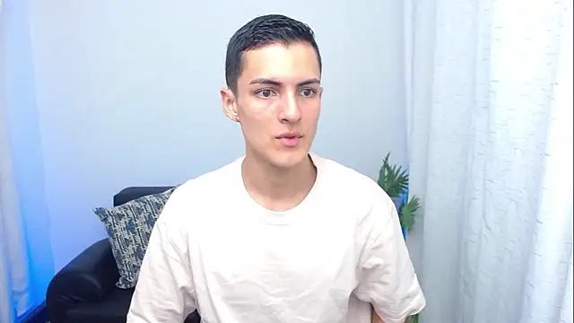 Matiius18 live sex cam