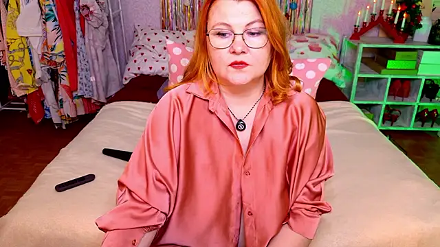 UrSexyMilf's cam snapshot